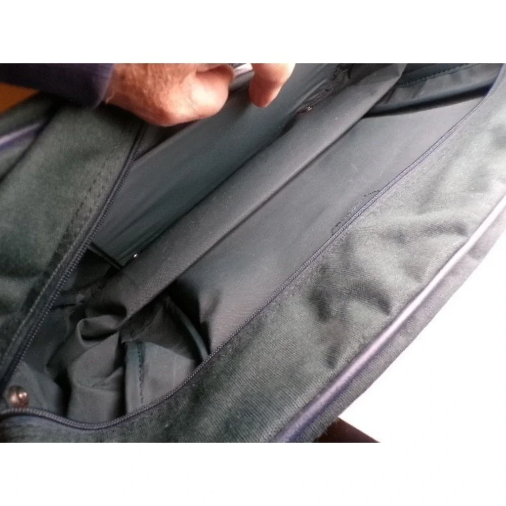 American Tourister Messenger Bag Green Canvas Adjustable Strap‎ Laptop Bag